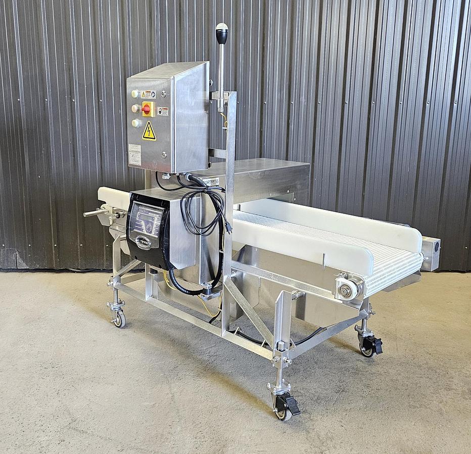 Used TCL Auction - Maple Leaf Foods - Ontario - Lot 143 - metal detector