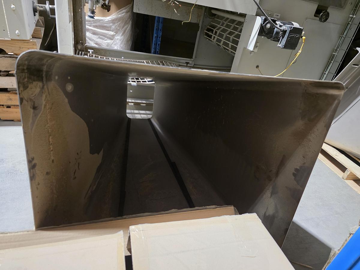 Used Used Scott Ribbon/Paddle Blender, 100 Cubic Feet, With Infeed & Outfeed Drag Conveyors