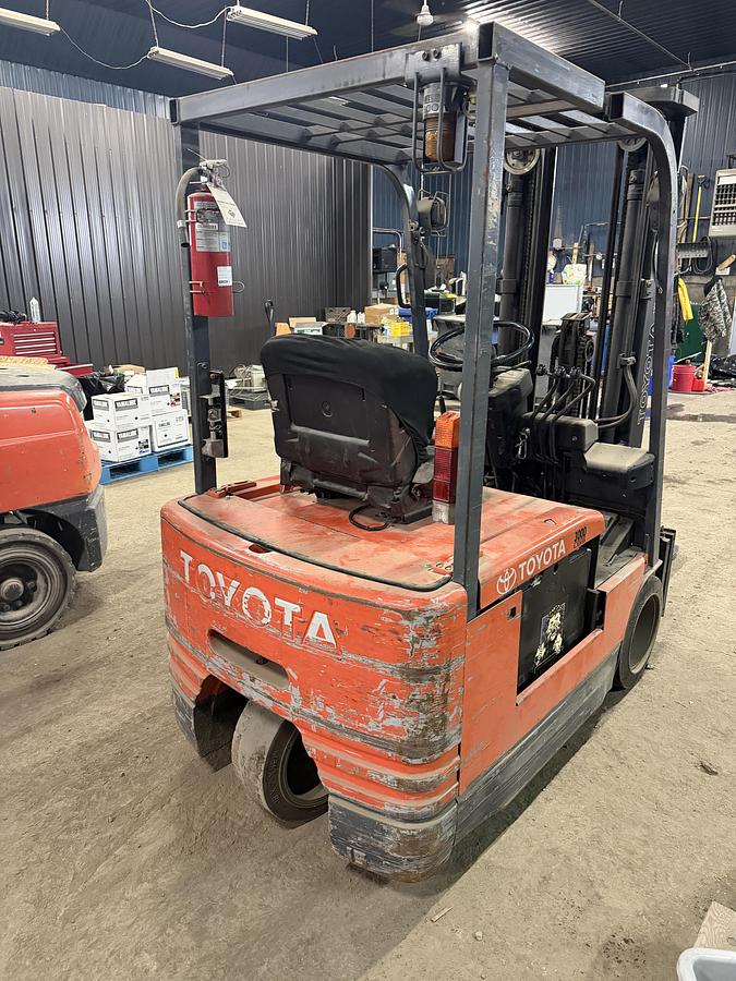 Used Used Toyota 3,000 LB Electric Forklift – Battery & Charger Included – Warehouse Relocation Sale