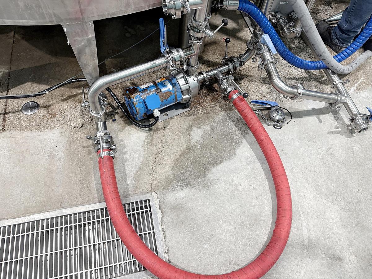 Used Used 5000 Gallon Tank, 304 Stainless Steel, With Heat Exchanger & Pump
