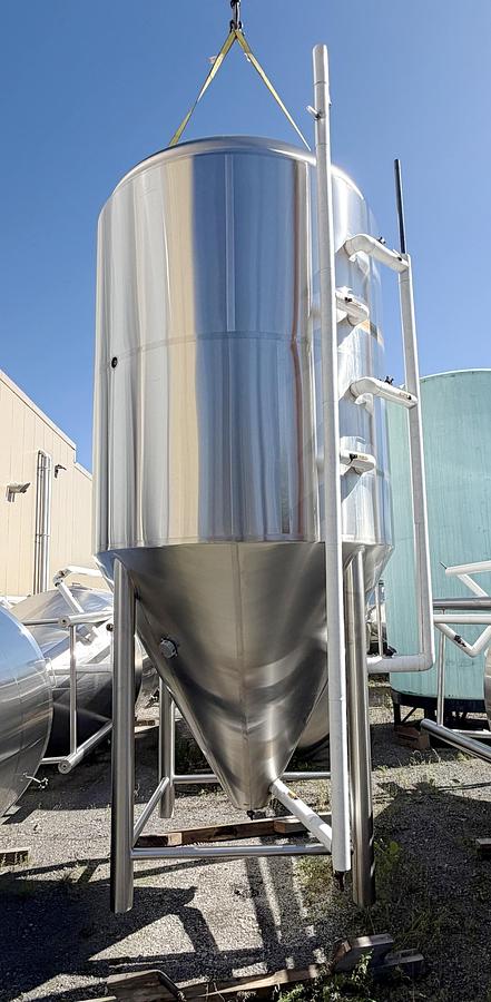 Used Used 2480 Gallon Jacketed Tank, 304 Stainless Steel