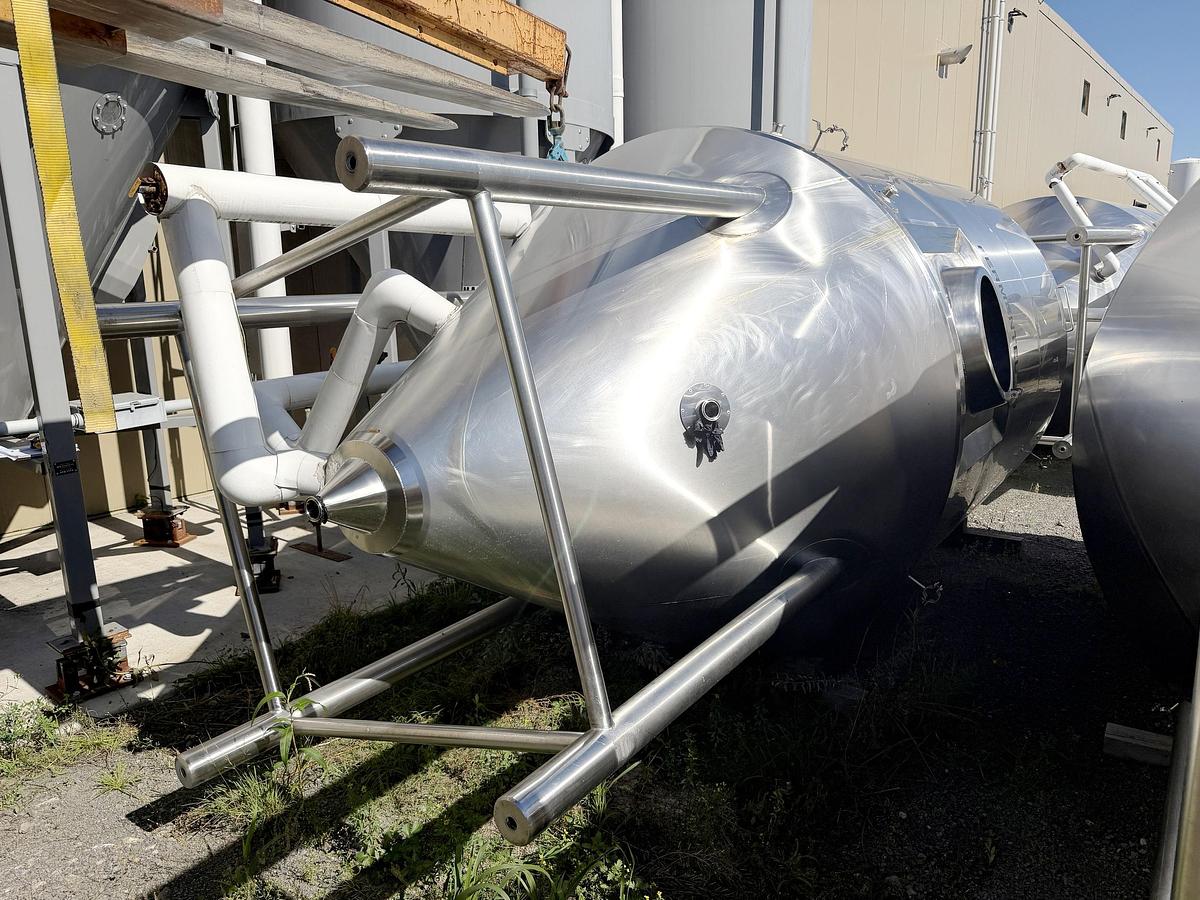 Used Used 2480 Gallon Jacketed Tank, 304 Stainless Steel