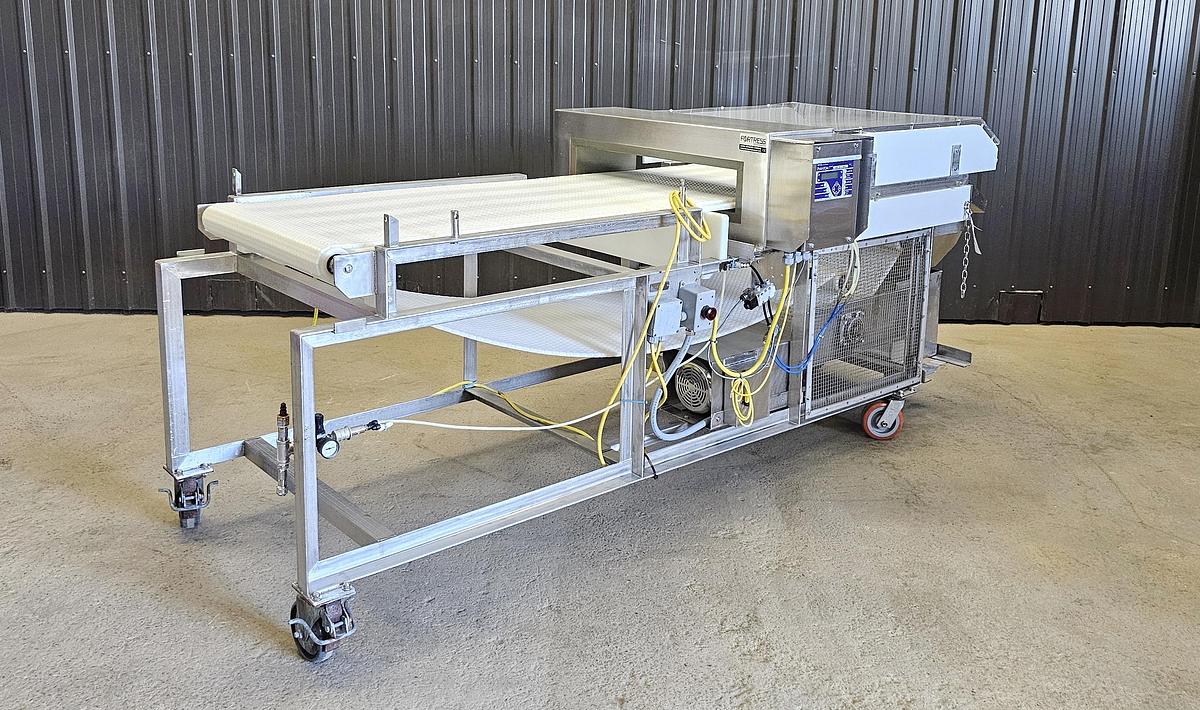 Used TCL Auction - Maple Leaf Foods - Ontario - Lot 138 - metal detector