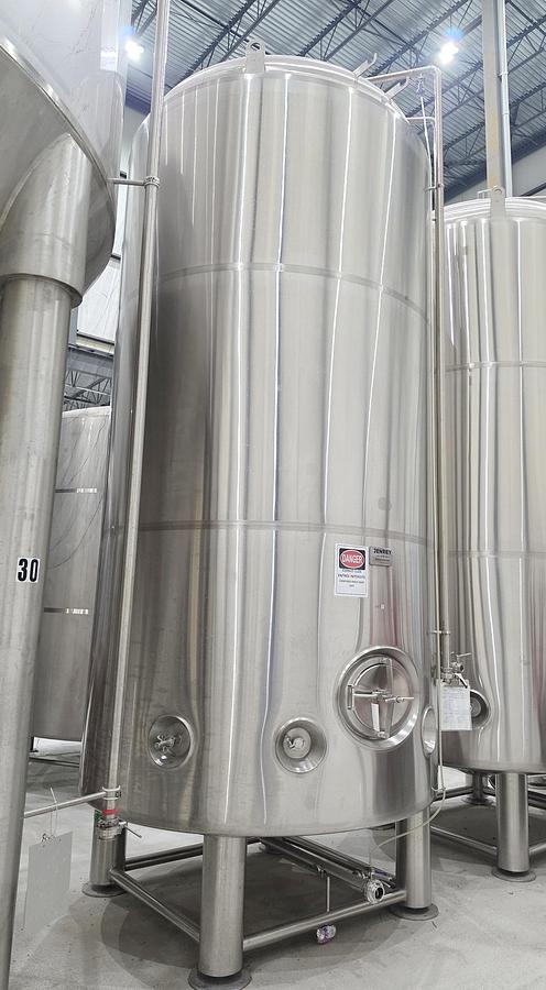 Used Used 4000 Gallon Jacketed Tank, 304 Stainless Steel, Electrically Heated