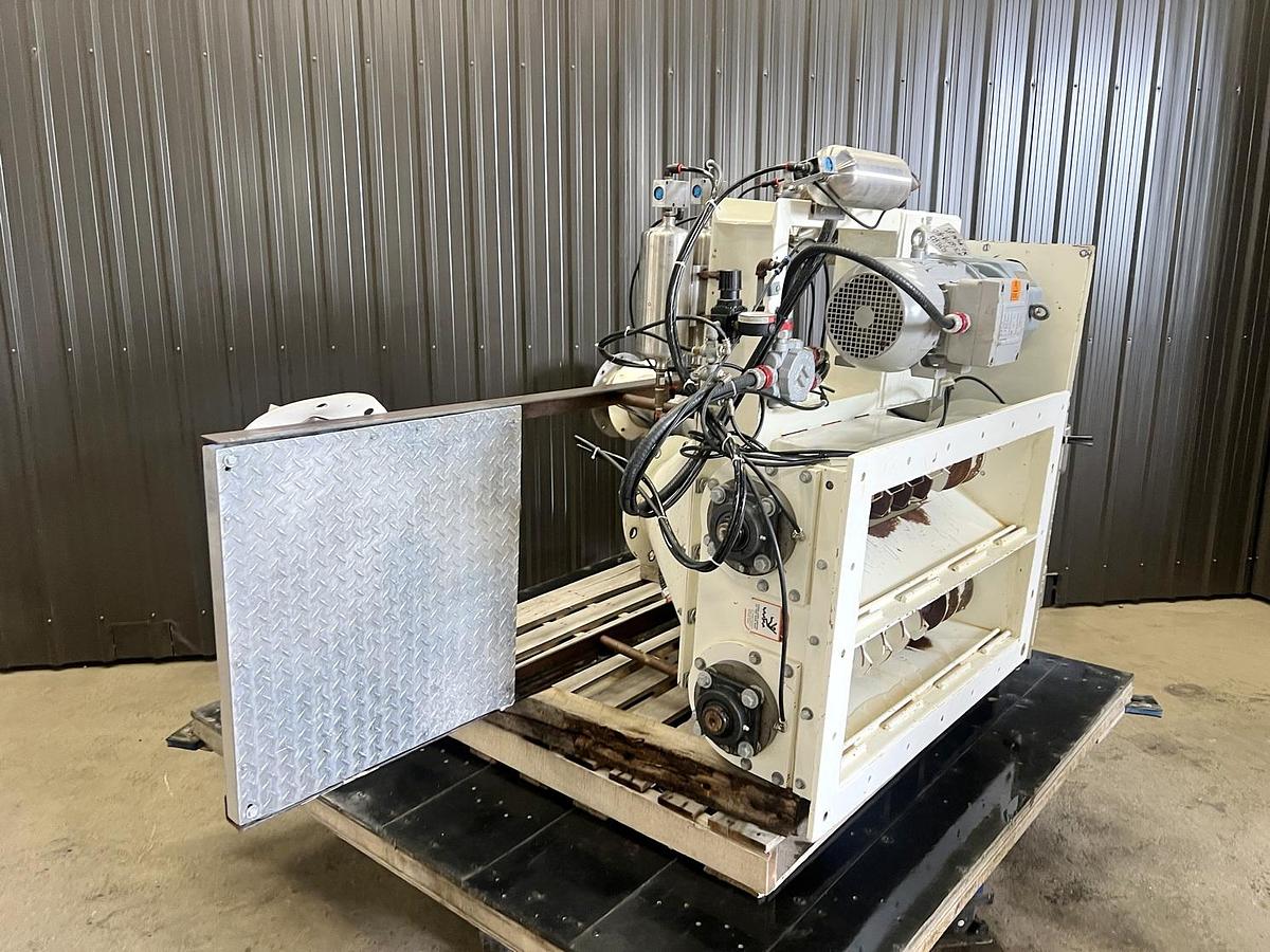 Used Used Screw Conveyor / Lump Breaker, 21'' Diameter X 36'' Long, Twin Screws