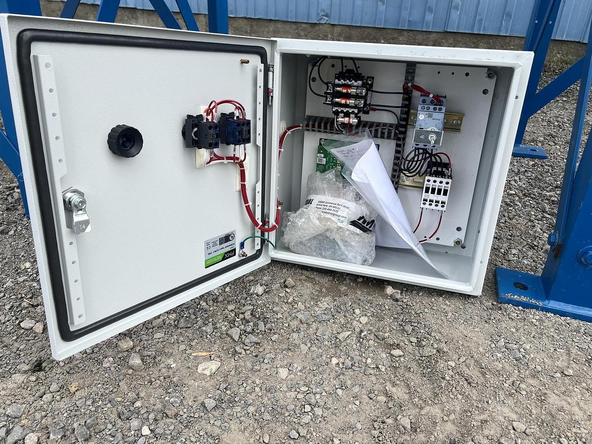 Used Used Donaldson Torit Dust Collector, Model DFO2.4, with Cyclone