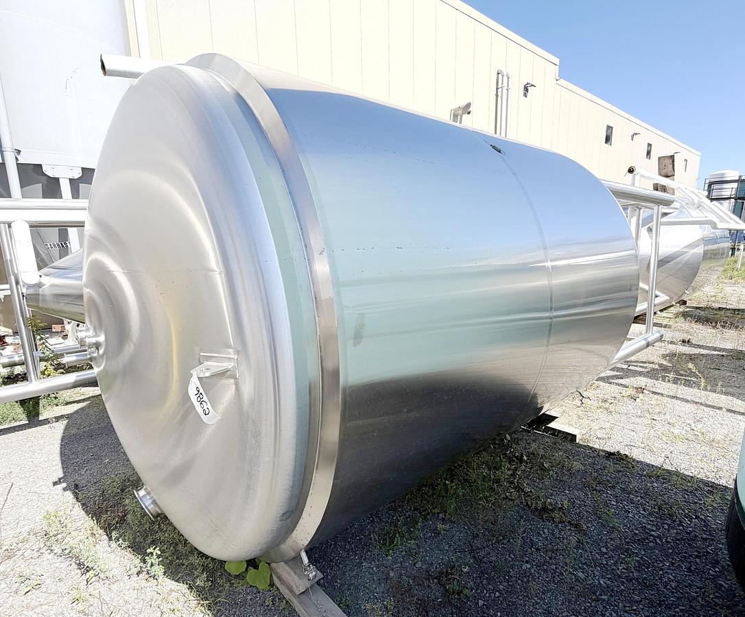 Used Used 2480 Gallon Jacketed Tank, 304 Stainless Steel