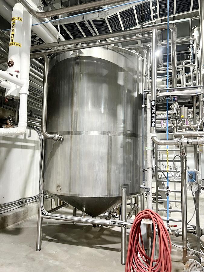 Used Used 3000 Gallon Tank, Stainless Steel, With Mixer