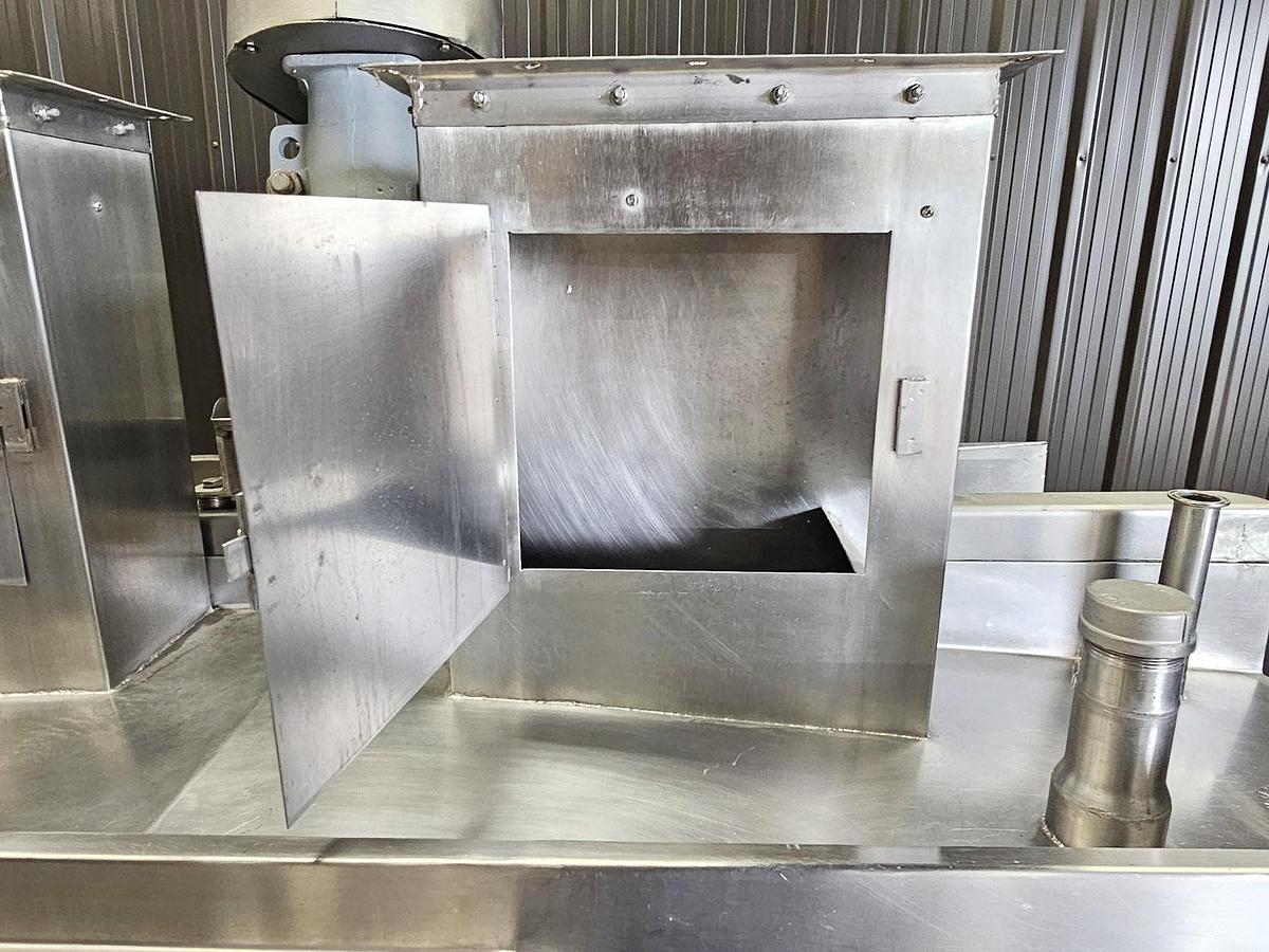 Used Used 630 Gallon Jacketed Tank, 304 Stainless Steel, With Mixer