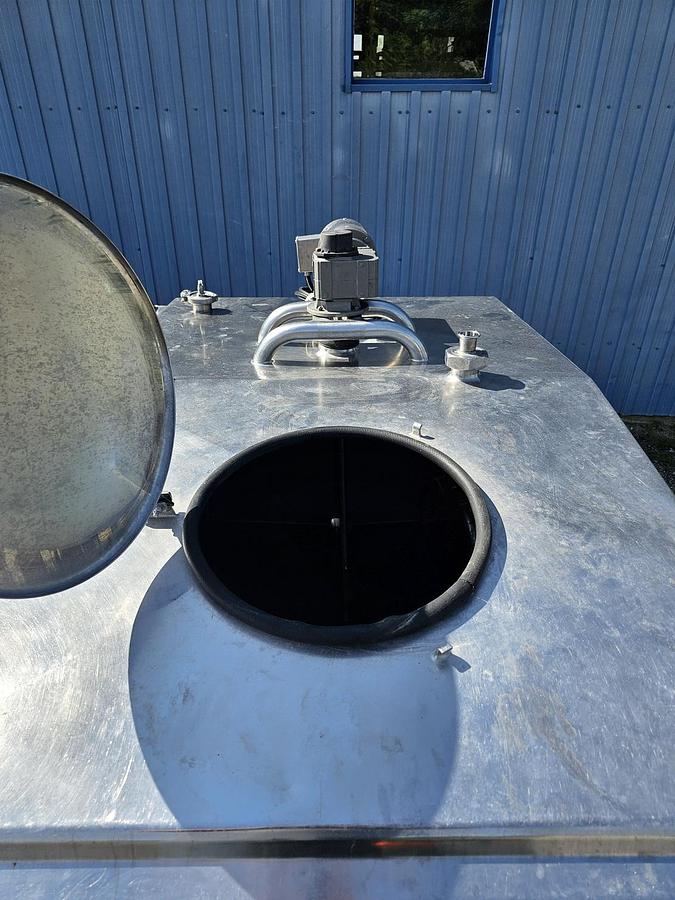 Used Used 2000 Gallon Jacketed Tank, 3 Compartments With Mixers, Flavor Tank