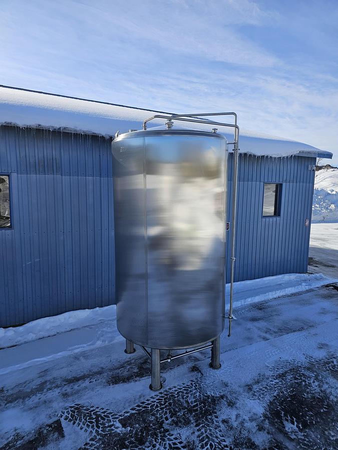 Used Used 2641 Gallon Insulated Tank, 304 Stainless Steel