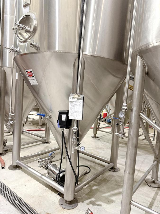 Used Used 2500 Gallon Jacketed Tank, 304 Stainless Steel