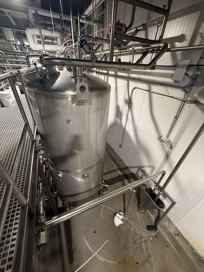 Used Used 1000 Gallon Tank, 316L Stainless Steel