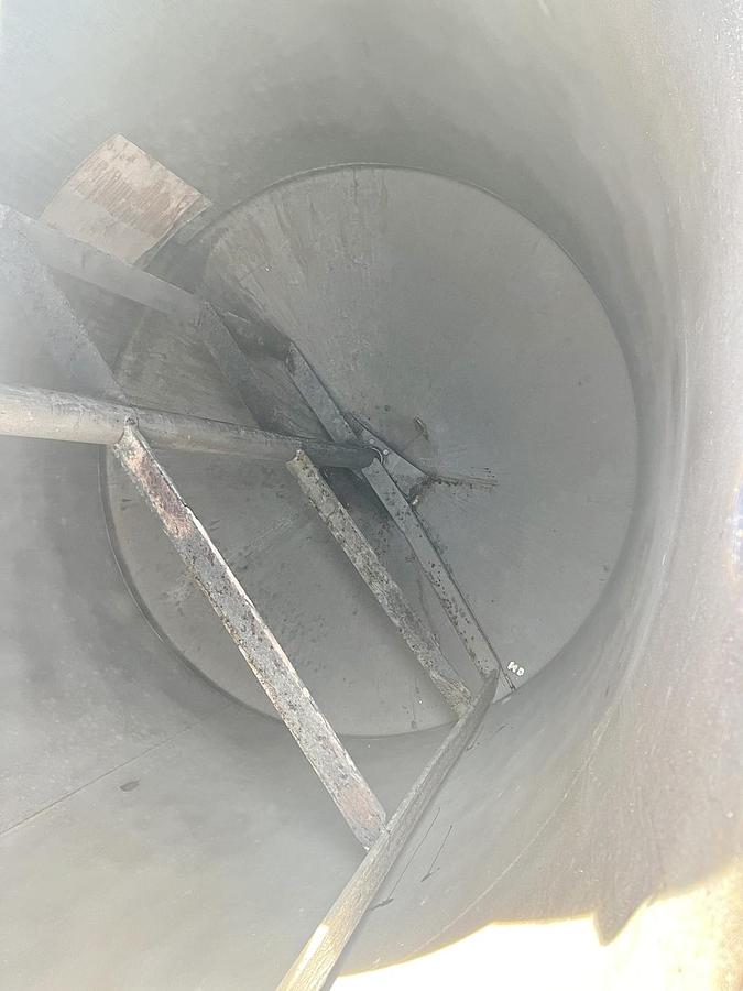 Used Used 4000 Gallon Tank, Carbon Steel, With Sweeper Mixer