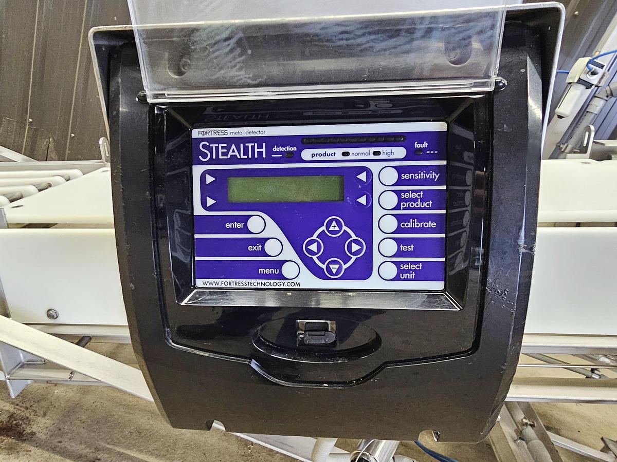 Used Used Fortress Stealth Metal Detector with Belt Conveyor & Pneumatic Rejector