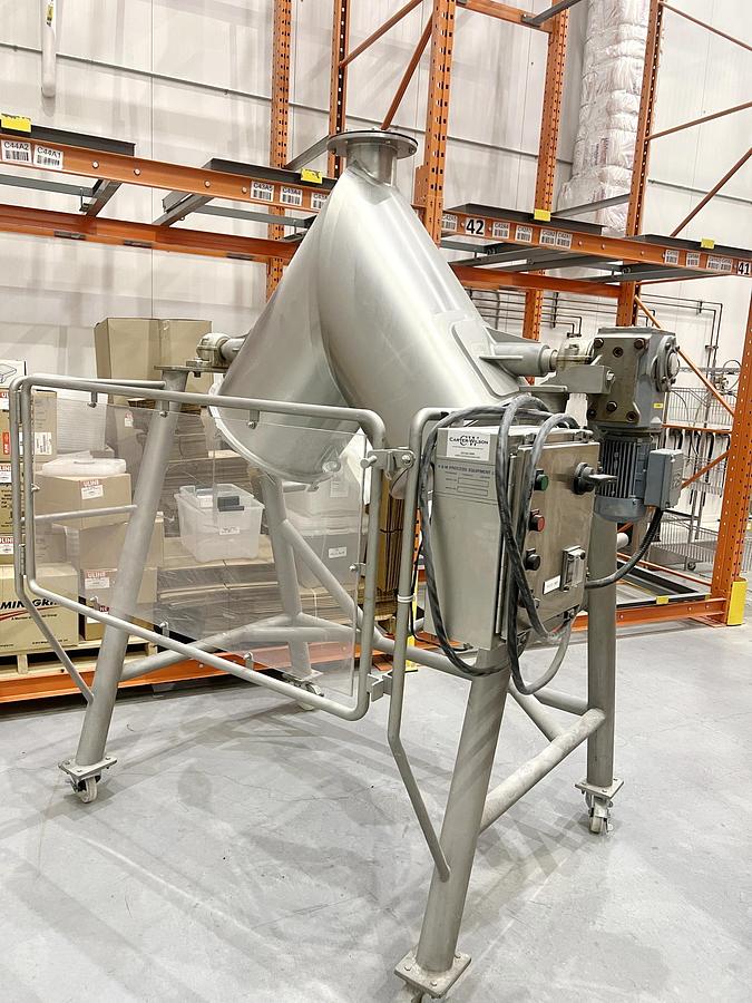 Used Used A&M Process Twin Shell Blender, 5 Cubic Feet