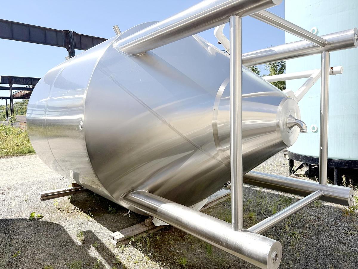 Used Used 5580 Gallon Jacketed Tank, 304 Stainless Steel