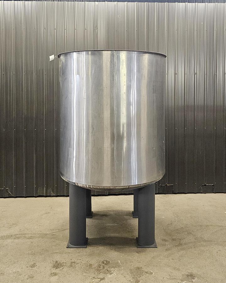 Used Used 800 Gallon Tank, Stainless Steel