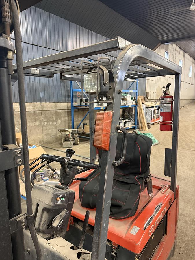 Used Used Toyota 3,000 LB Electric Forklift – Battery & Charger Included – Warehouse Relocation Sale