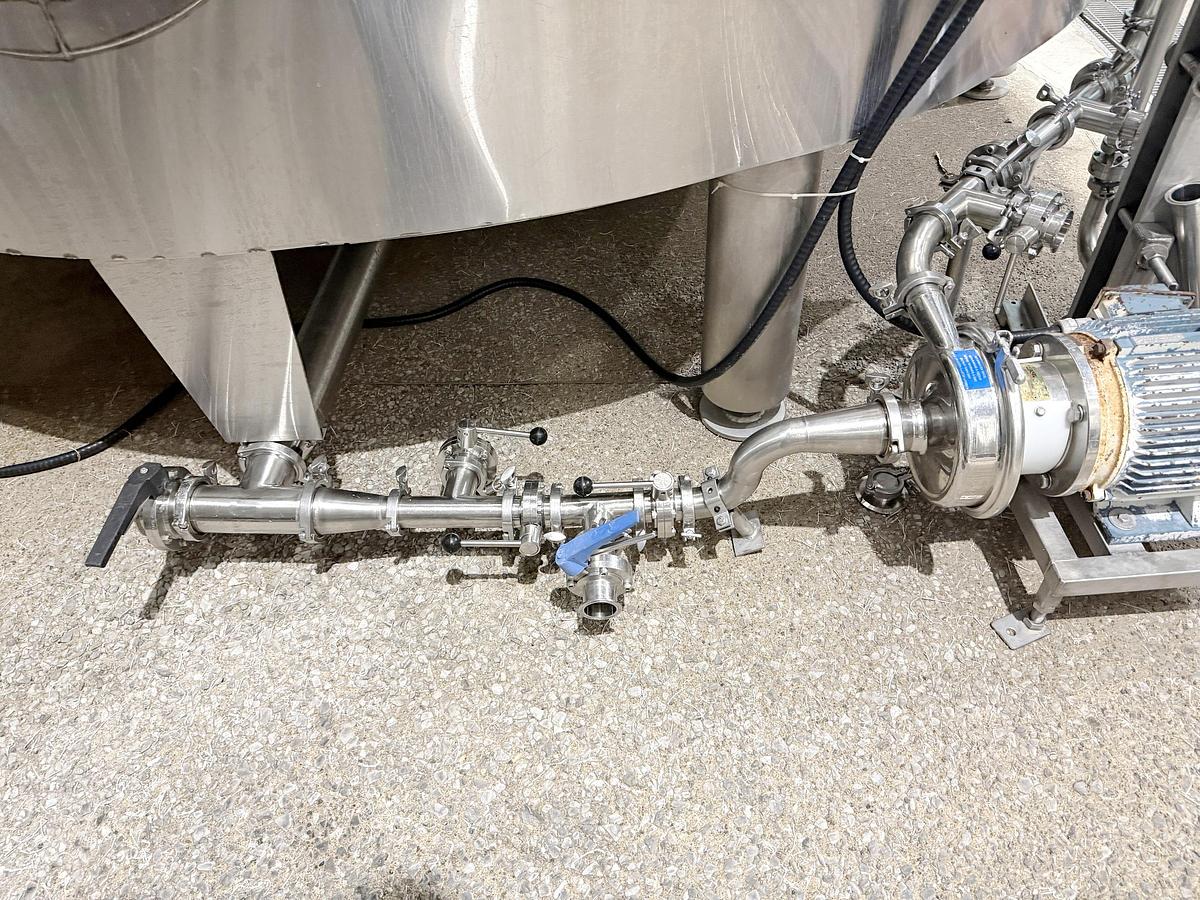 Used Used 13,208 Gallon Tank, 304 Stainless Steel, With Heat Exchanger & Pump