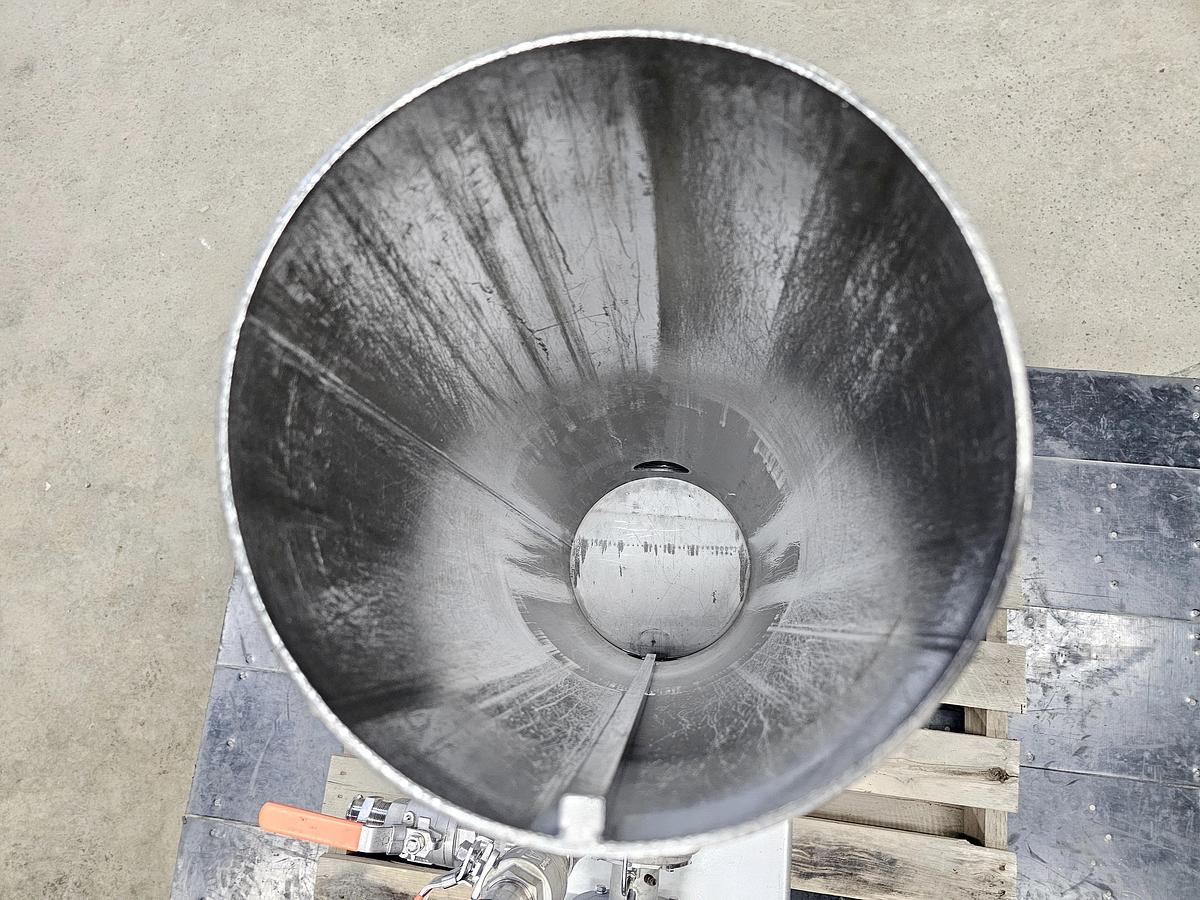 Used TCL Auction - Maple Leaf Foods - Ontario - Lot 26 - Pump and filter