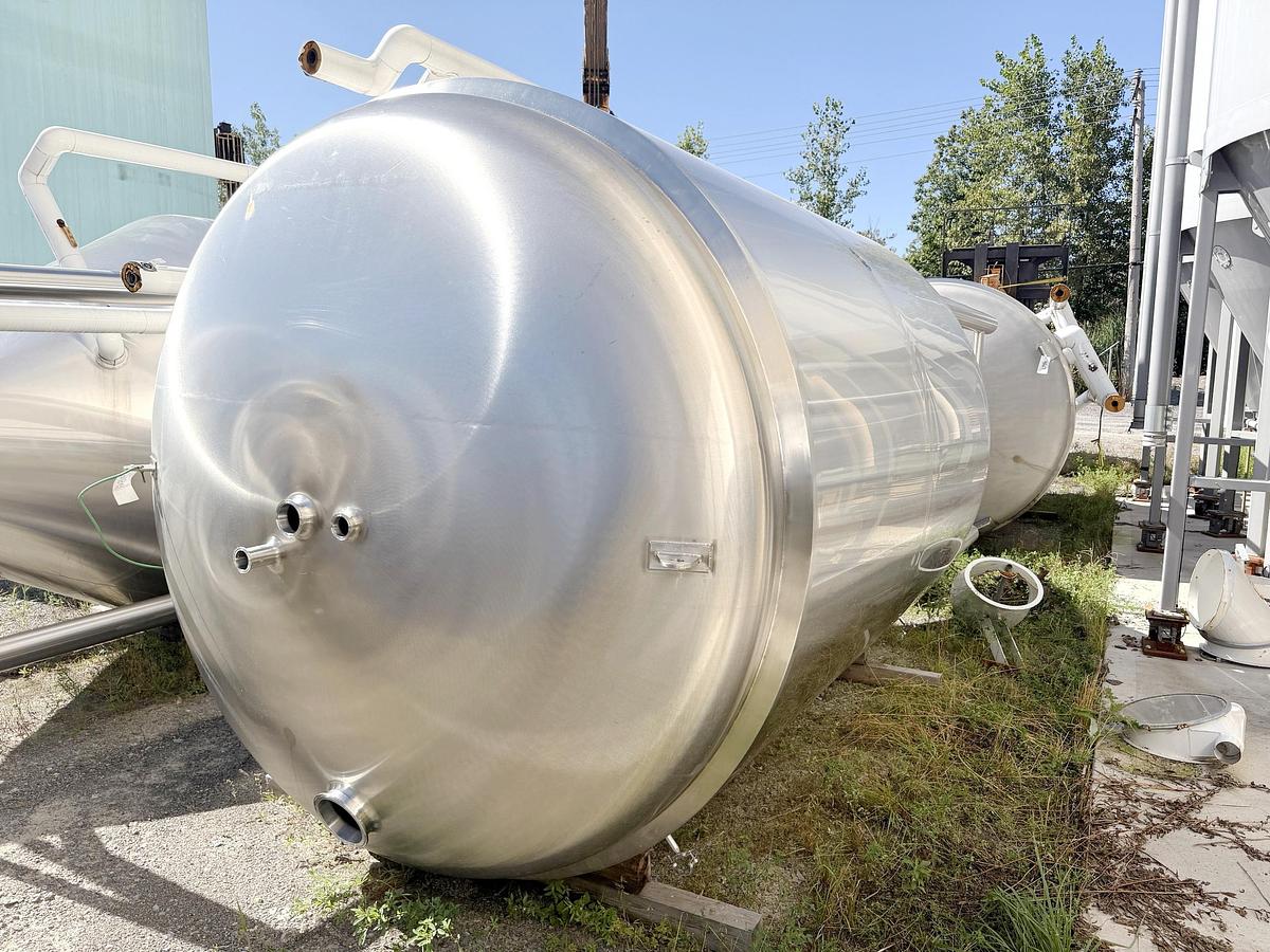 Used Used 2480 Gallon Jacketed Tank, 304 Stainless Steel