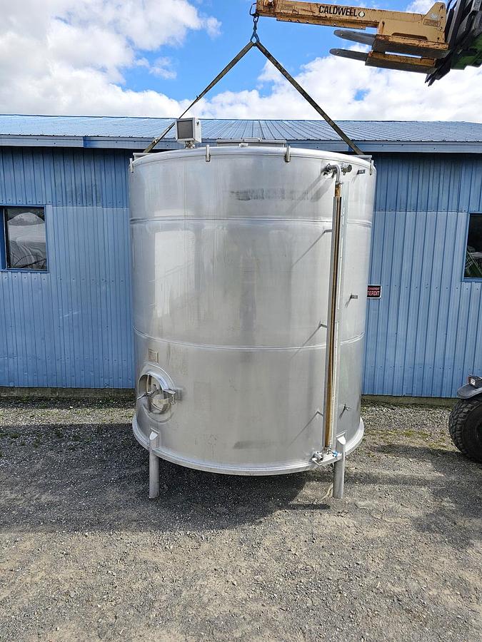 Used Used 5280 Gallon Tank, 304 Stainless Steel