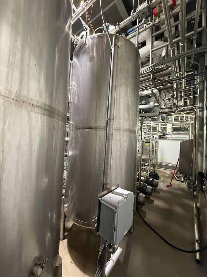 Used Used 1000 Gallon Tank, 316L Stainless Steel