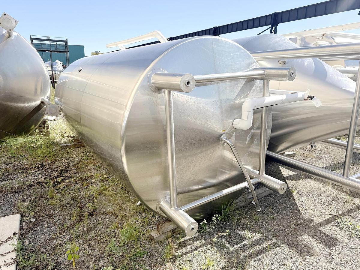 Used Used 2480 Gallon Jacketed Tank, 304 Stainless Steel