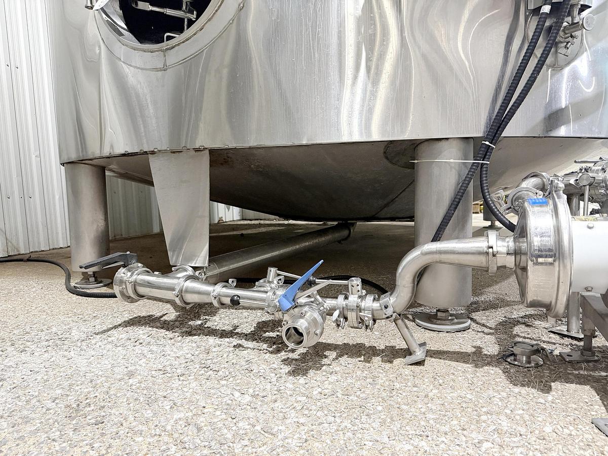 Used Used 13,208 Gallon Tank, 304 Stainless Steel, With Heat Exchanger & Pump
