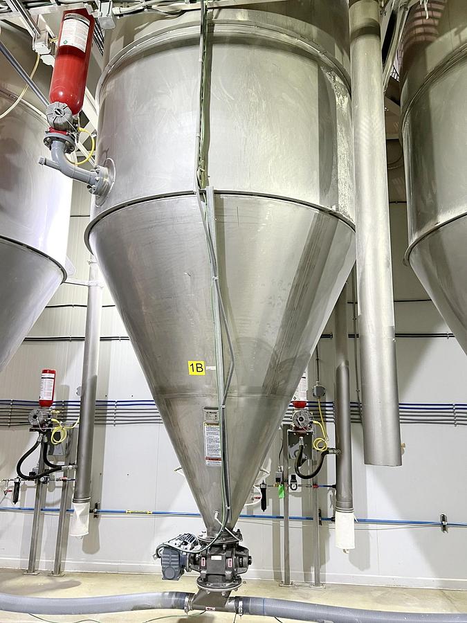 Used Used 3528 Gallon Tank (471.6 Cu.Ft. Silo), 304L Stainless Steel