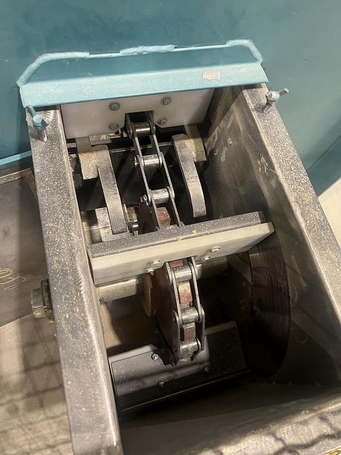 Used Used AFS Ribbon/Paddle Blender, 100 Cubic Feet, With Infeed & Outfeed Drag Conveyors