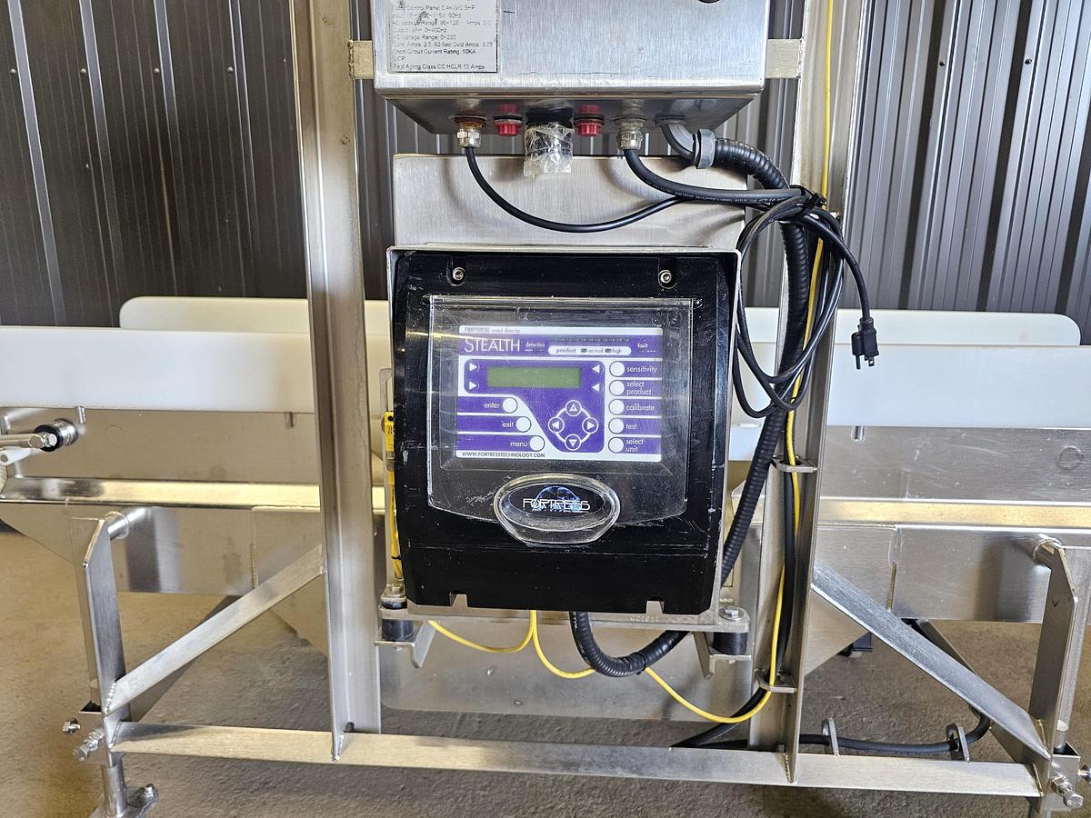 Used TCL Auction - Maple Leaf Foods - Ontario - Lot 143 - metal detector