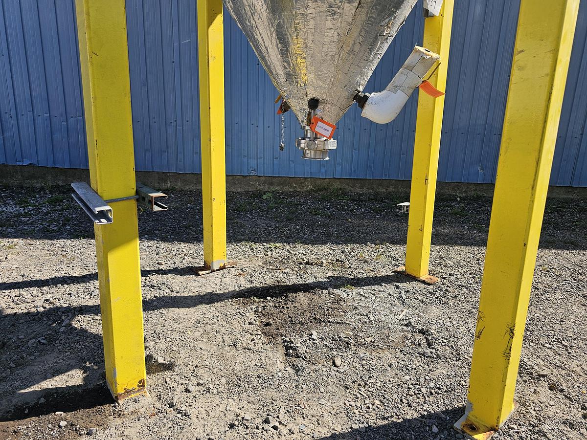 Used Used 800 Gallon Jacketed Tank, Stainless Steel, With Scrape Agitation