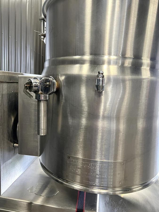 Used Used Vulcan 10 Gallon Tilting Kettle, Stainless Steel, Electrically Heated