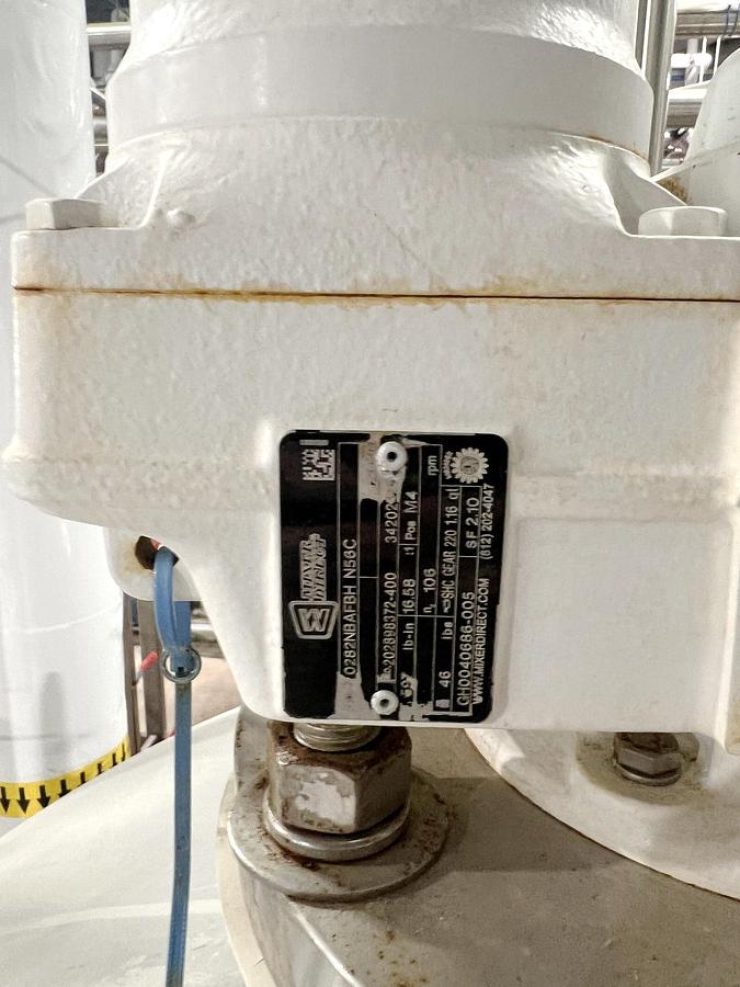 Used Used 600 Gallon Tank, 316L Stainless Steel, With Mixer & Pump