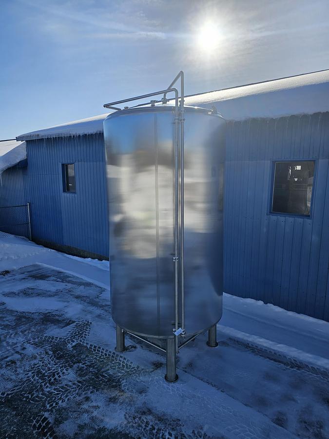 Used Used 2641 Gallon Insulated Tank, 304 Stainless Steel