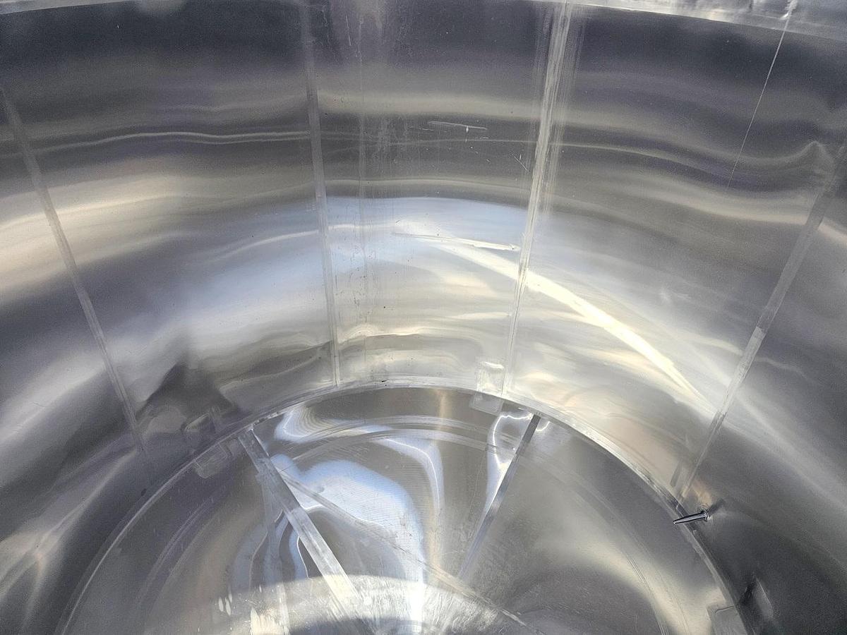 Used Used 5000 Gallon Tank, 304 Stainless Steel