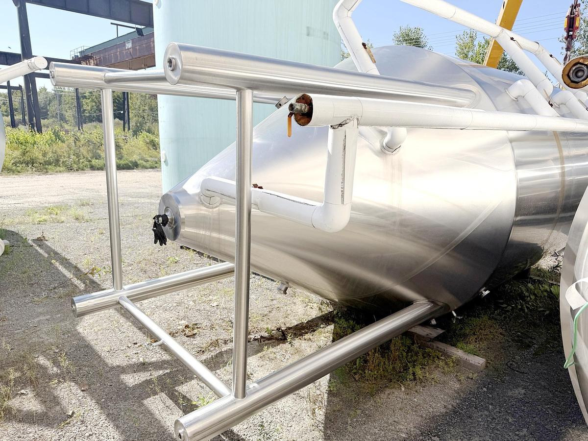 Used Used 2480 Gallon Jacketed Tank, 304 Stainless Steel