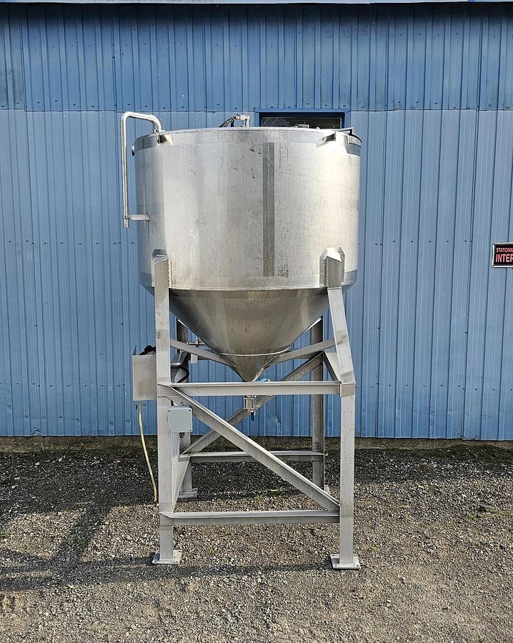 Used TCL Auction - Maple Leaf Foods - Ontario - Lot 26 - Tank