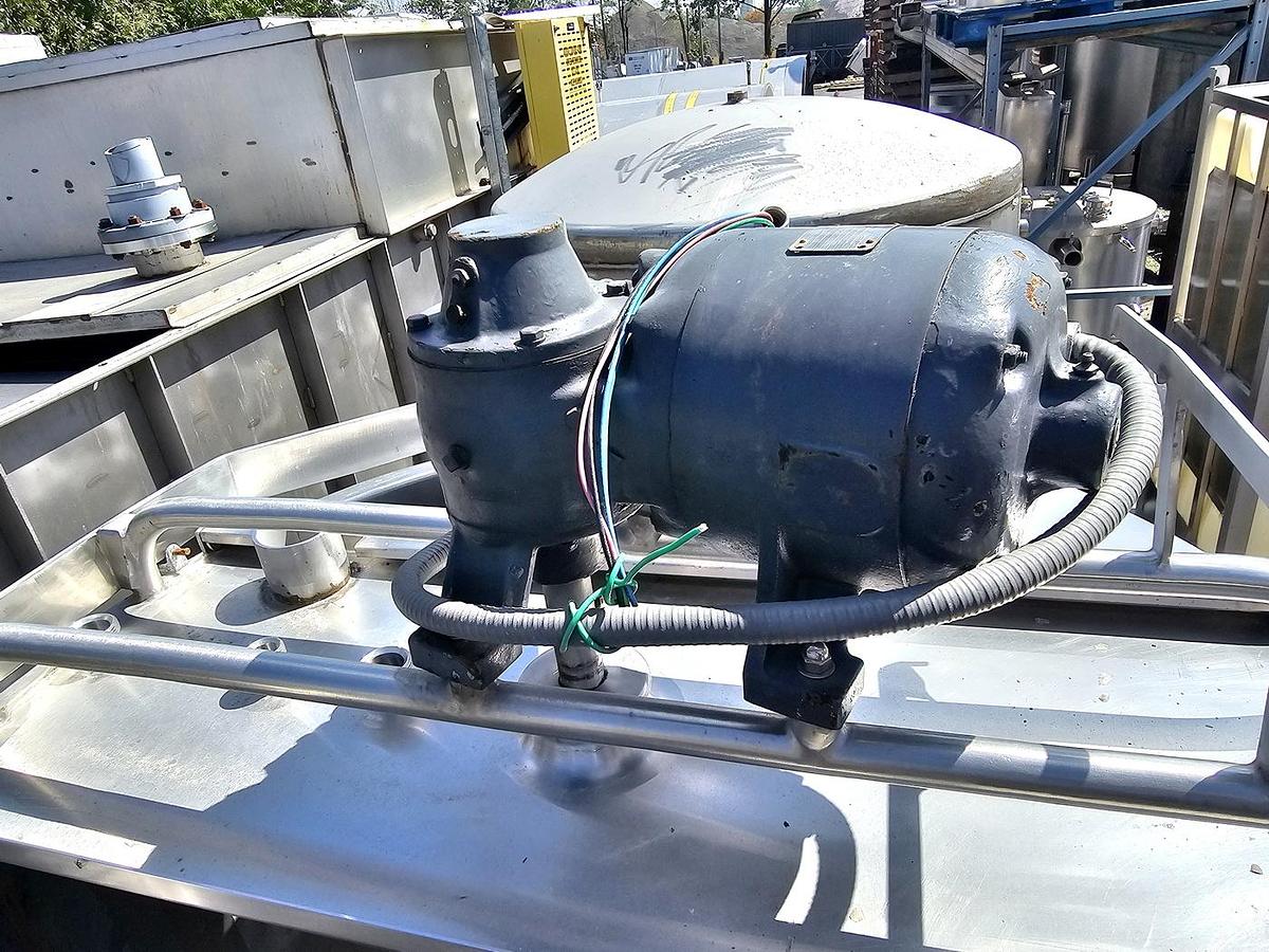 Used Used 360 Gallon Jacketed Tank, 304 Stainless Steel, With Mixer