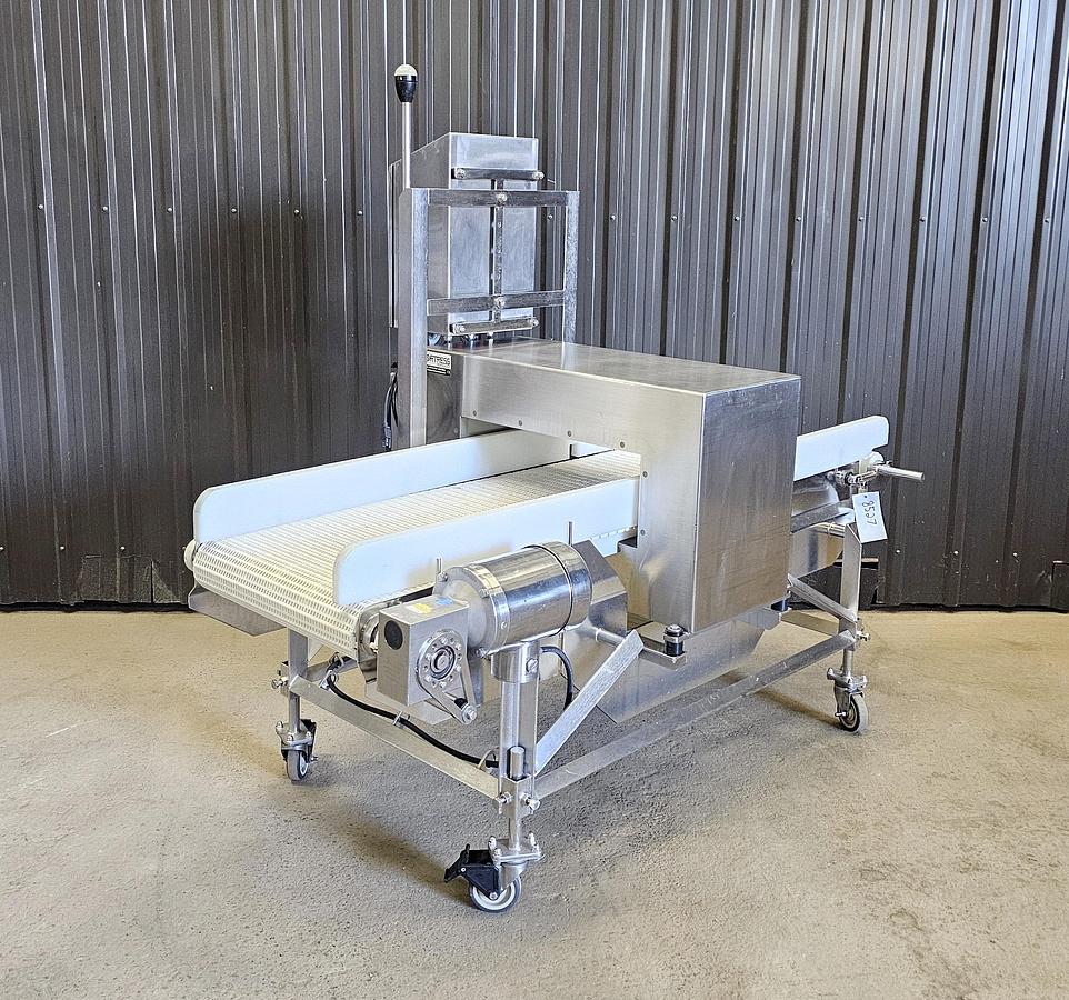 Used TCL Auction - Maple Leaf Foods - Ontario - Lot 143 - metal detector
