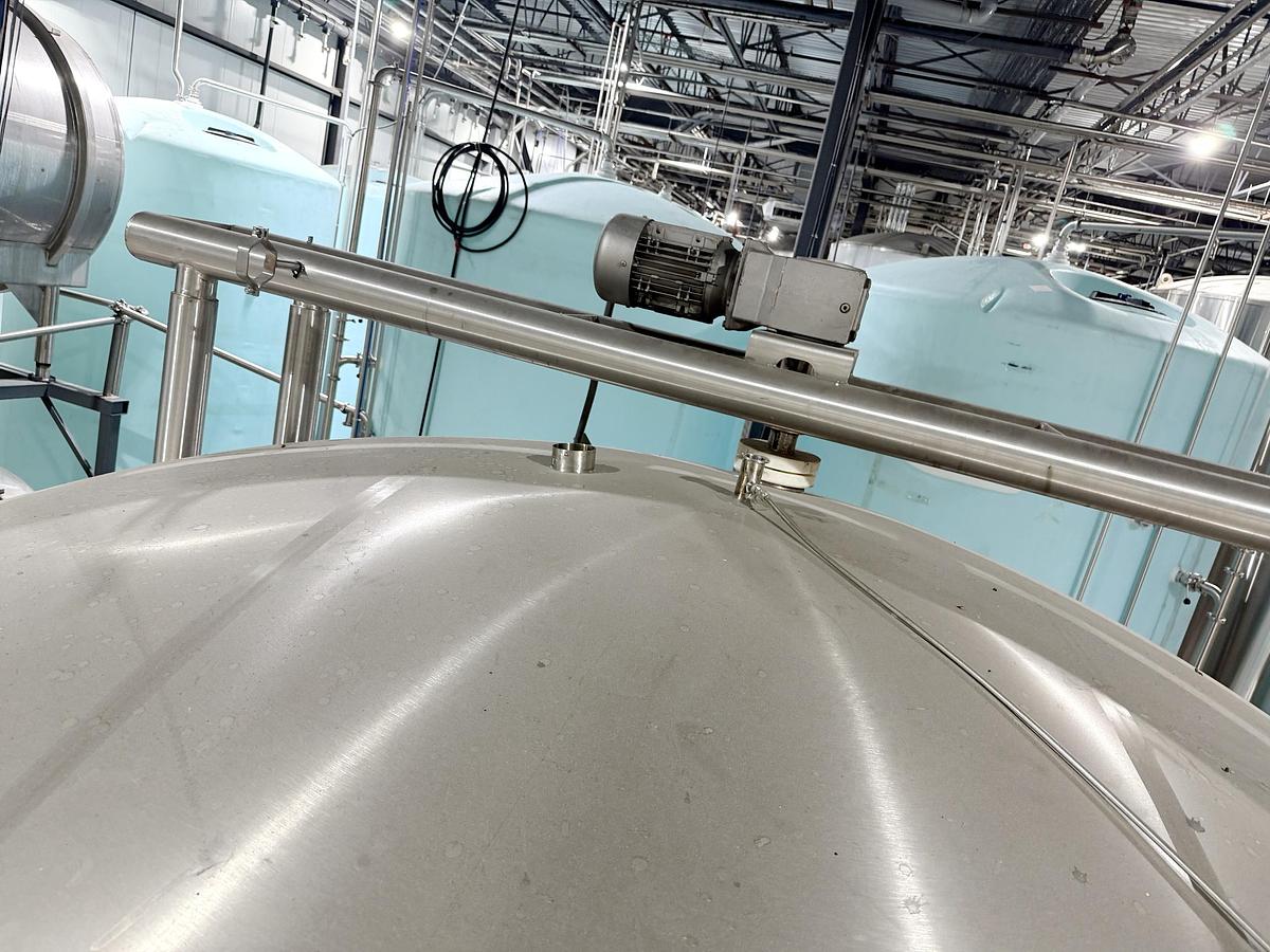Used Used 5500 Gallon Jacketed Tank, 304 Stainless Steel, With Mixer