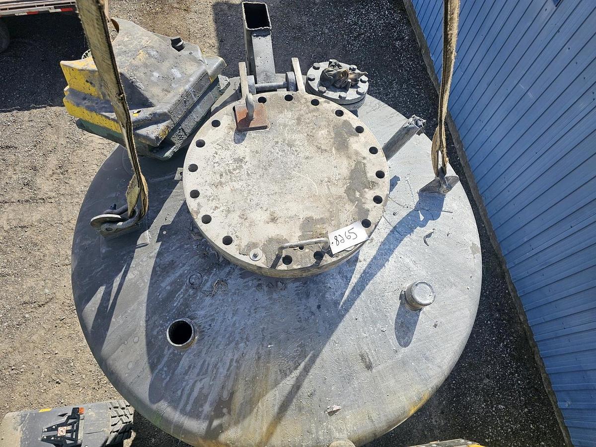 Used Used 1500 Gallon Tank, Stainless Steel, With Mixer