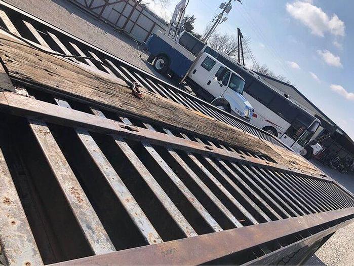 Used 2002 Peterbilt 330 roll back