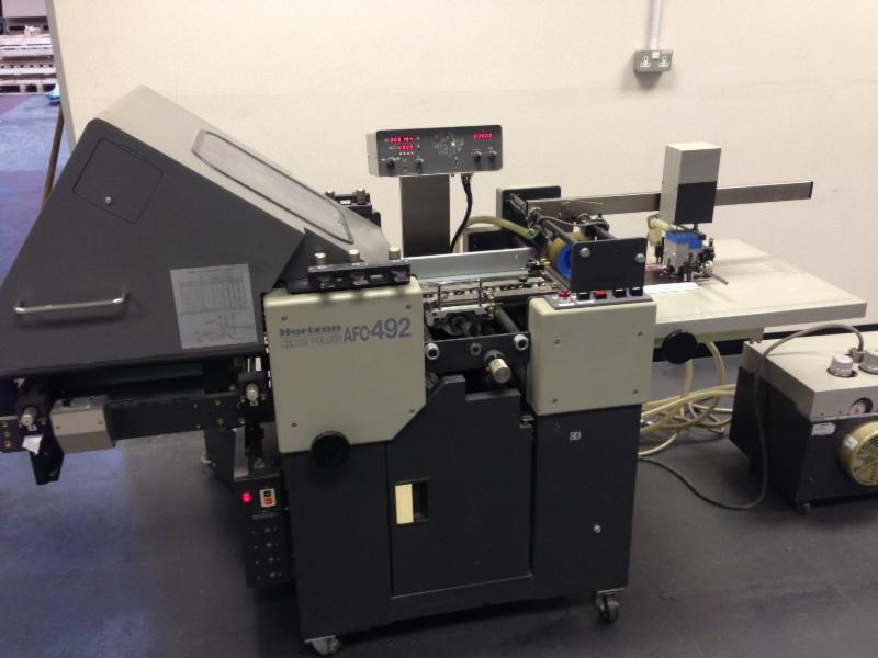 Used Horizon AFC492sc 2 pocket folding s with knife folding unit perforating and creasing 2000