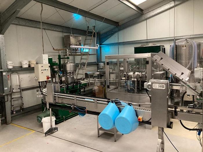 Used COMPLETE FILLING AND CAPPING SYSTEM