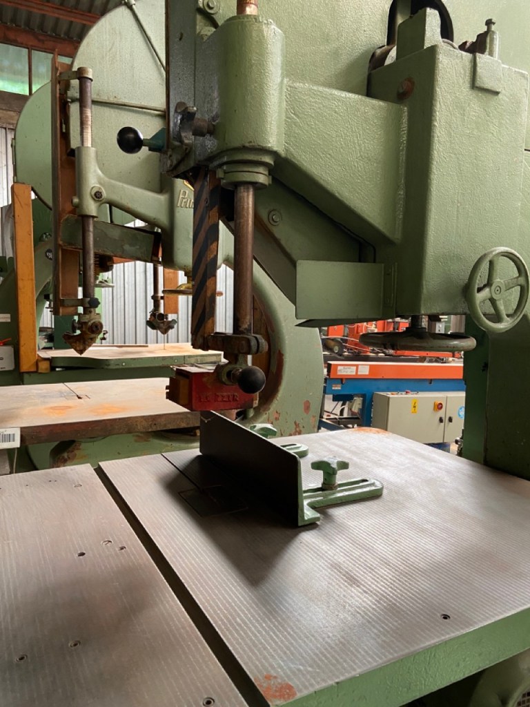 Usato Sega a nastro con volano da 900 mm. Tipo P9R