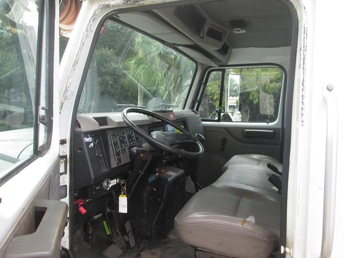 Used 2001 International 4700 Digger Derrick Truck