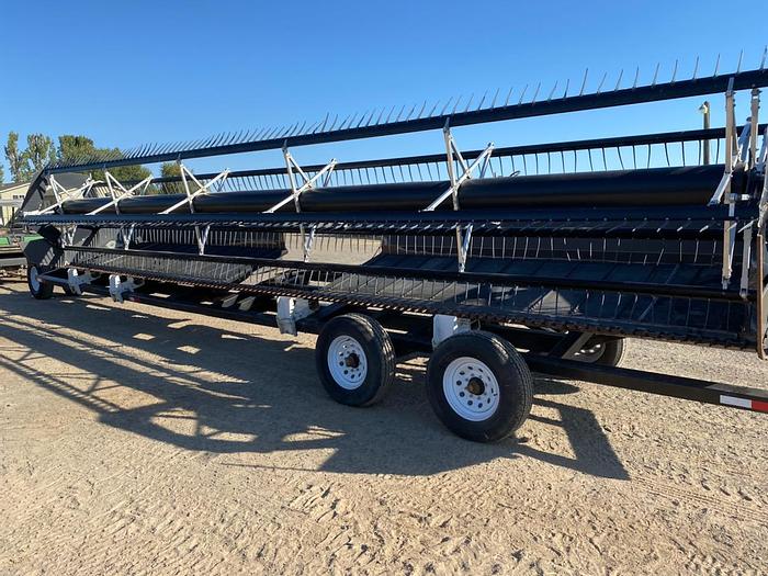 Used 30' Massey Ferguson 5200 Draper Header w/ Cart